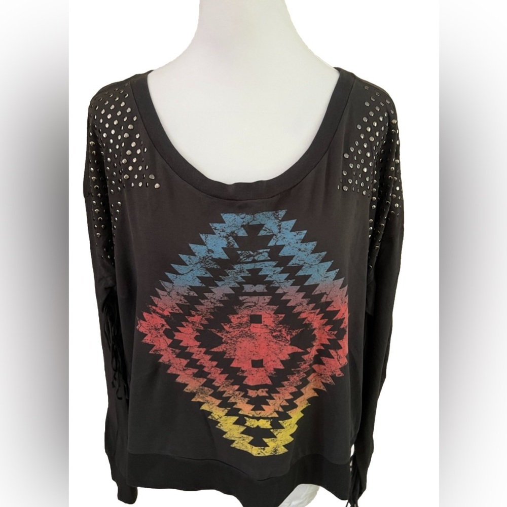 ROCK & ROLL COWGIRL Dark Gray Graphic Print Top With Metal Studs. + Fringe Large